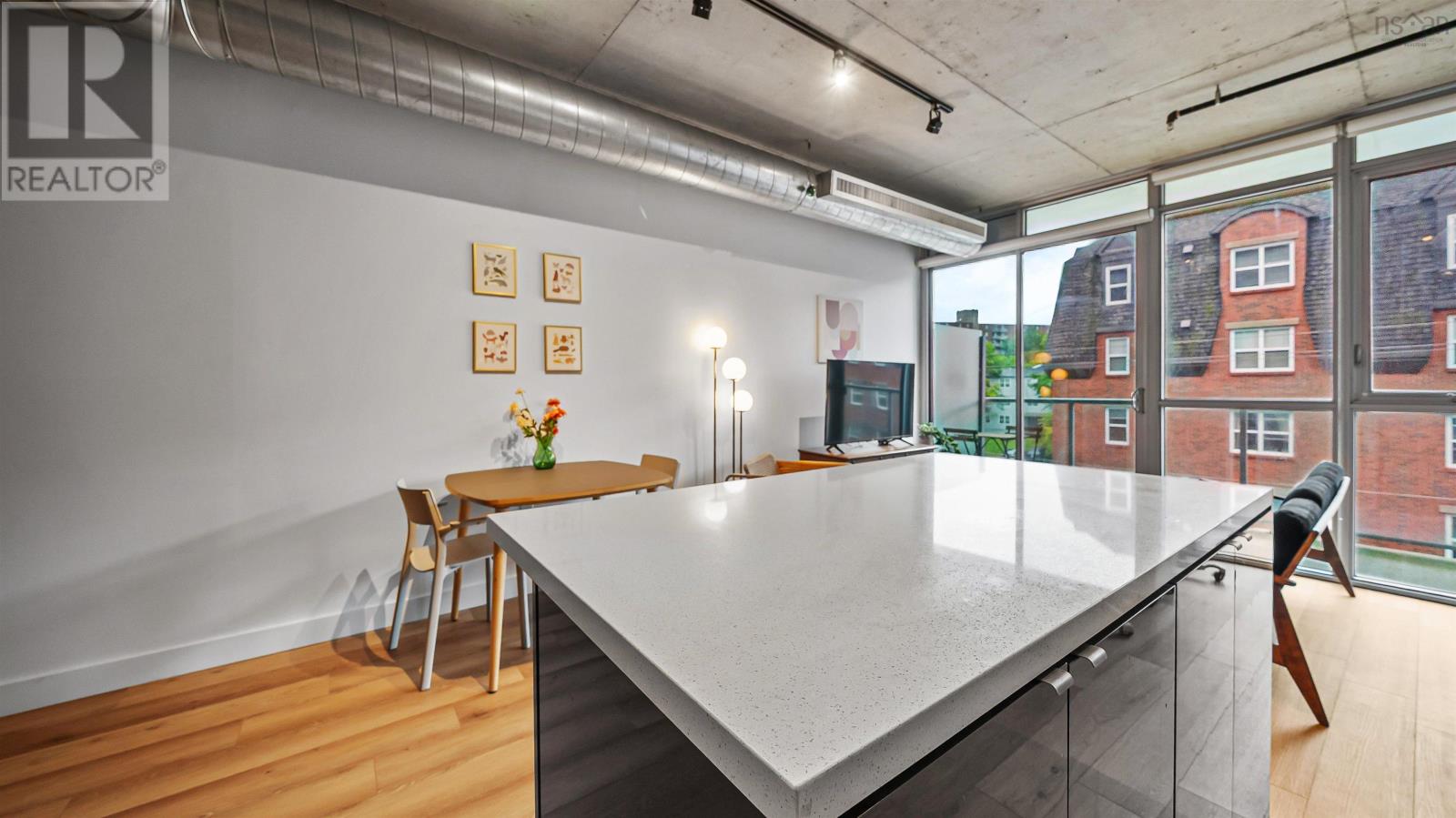 #423 1065 Barrington Street - 13