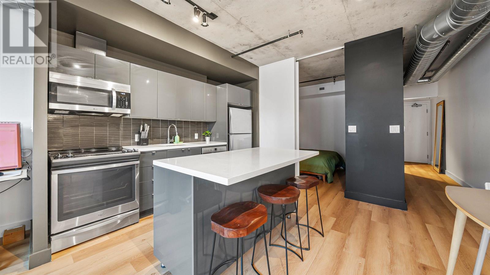 #423 1065 Barrington Street - 9