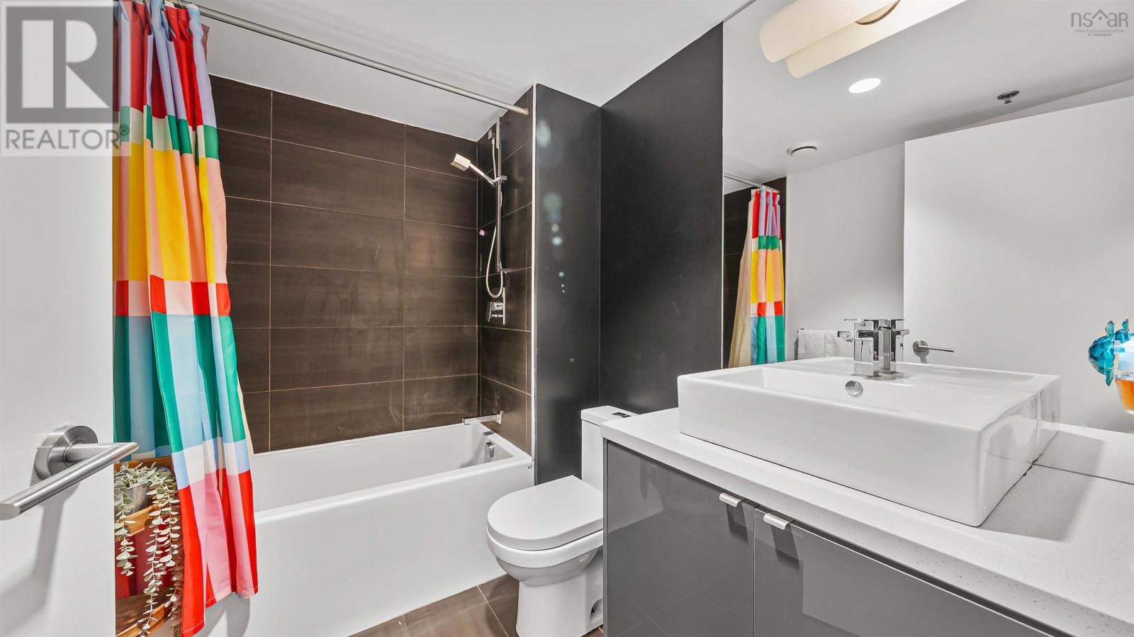 #423 1065 Barrington Street - 4