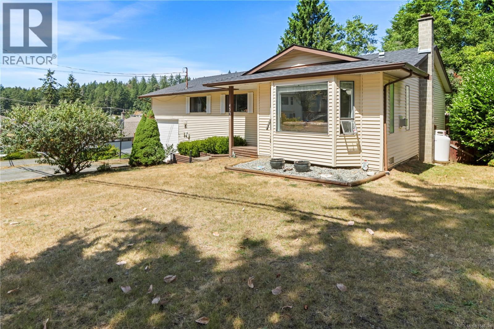 4537 Woodwinds Cres - 1