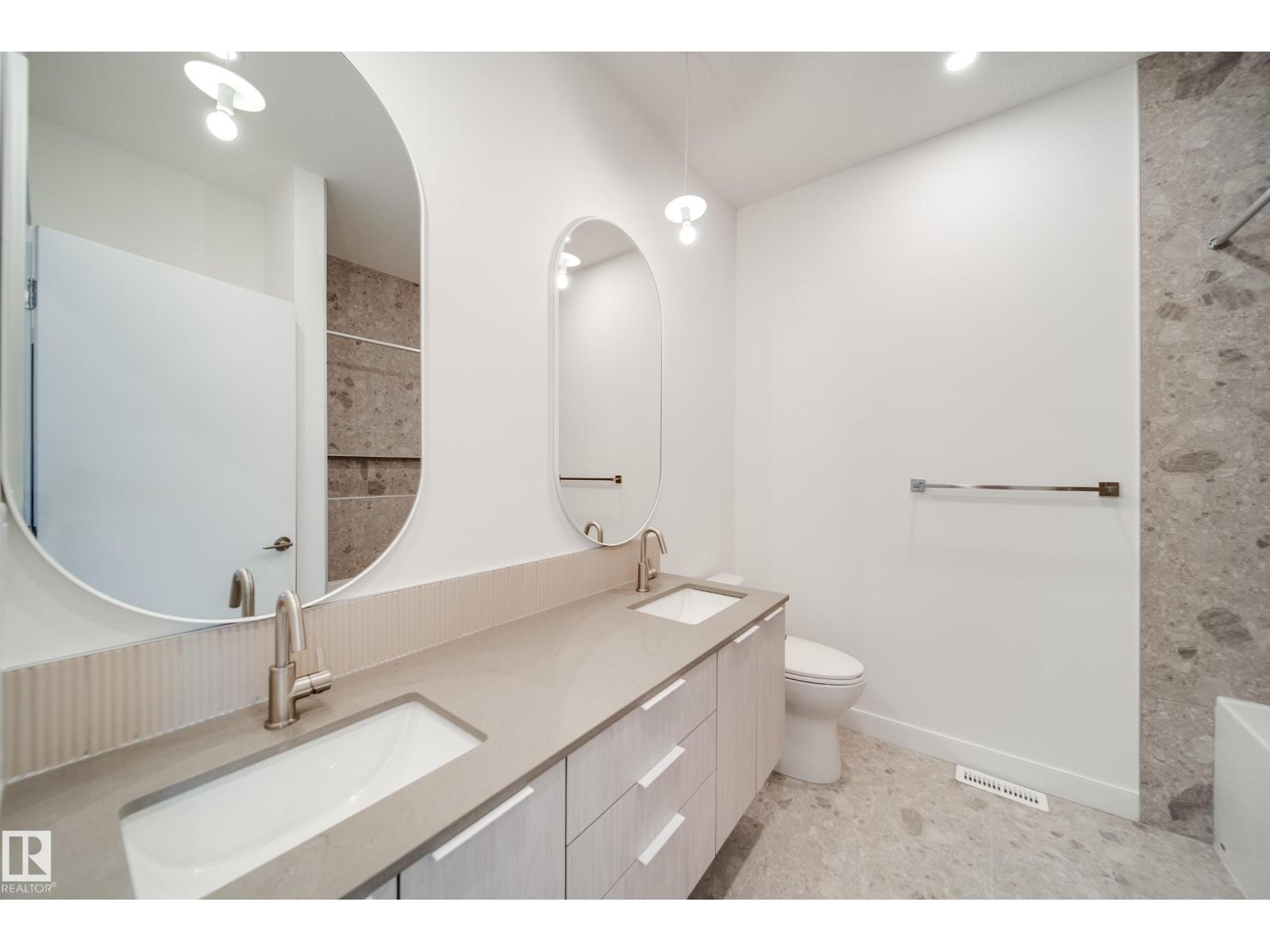 7538 80 AV NW - 16