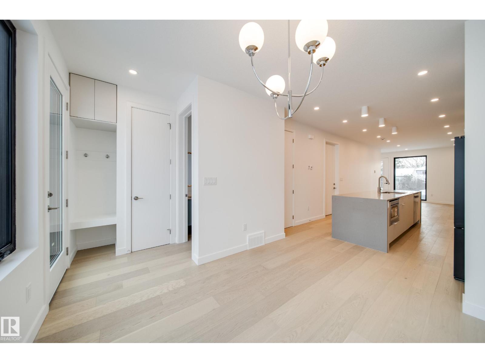 7538 80 AV NW - 2