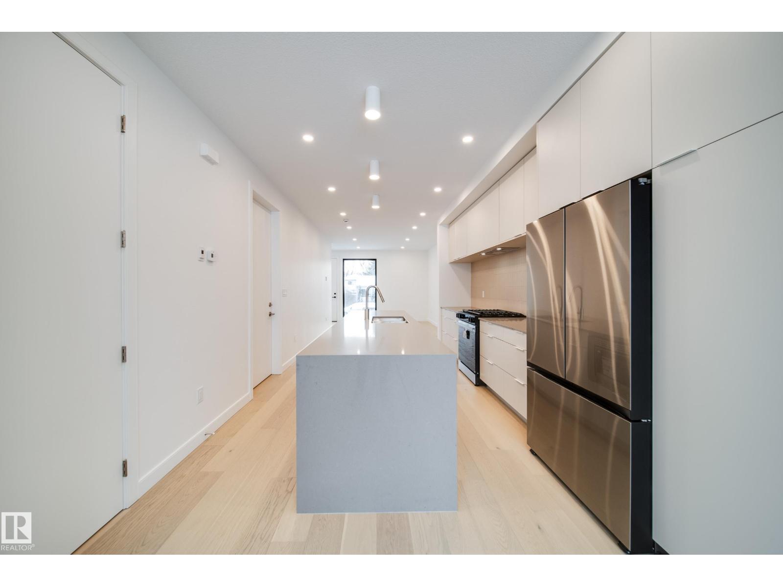 7538 80 AV NW - 7