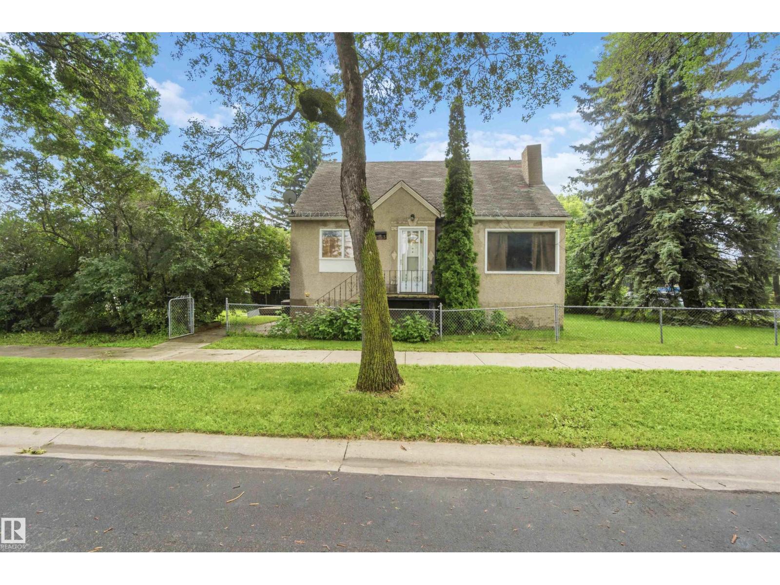 12243 104 ST NW, Westwood (Edmonton), Edmonton photo 3
