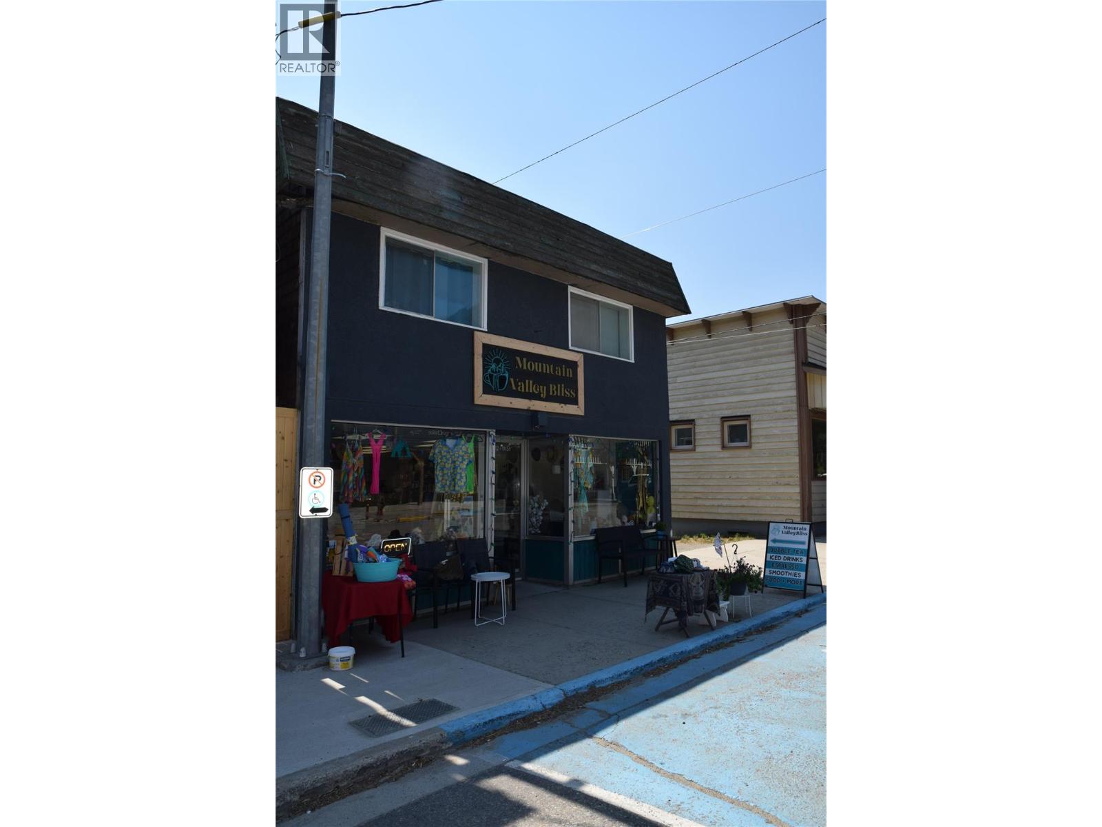 112 Fourth Street, Salmo, British Columbia, V0G1Z0, Salmo, British Columbia — photo 4 of 5