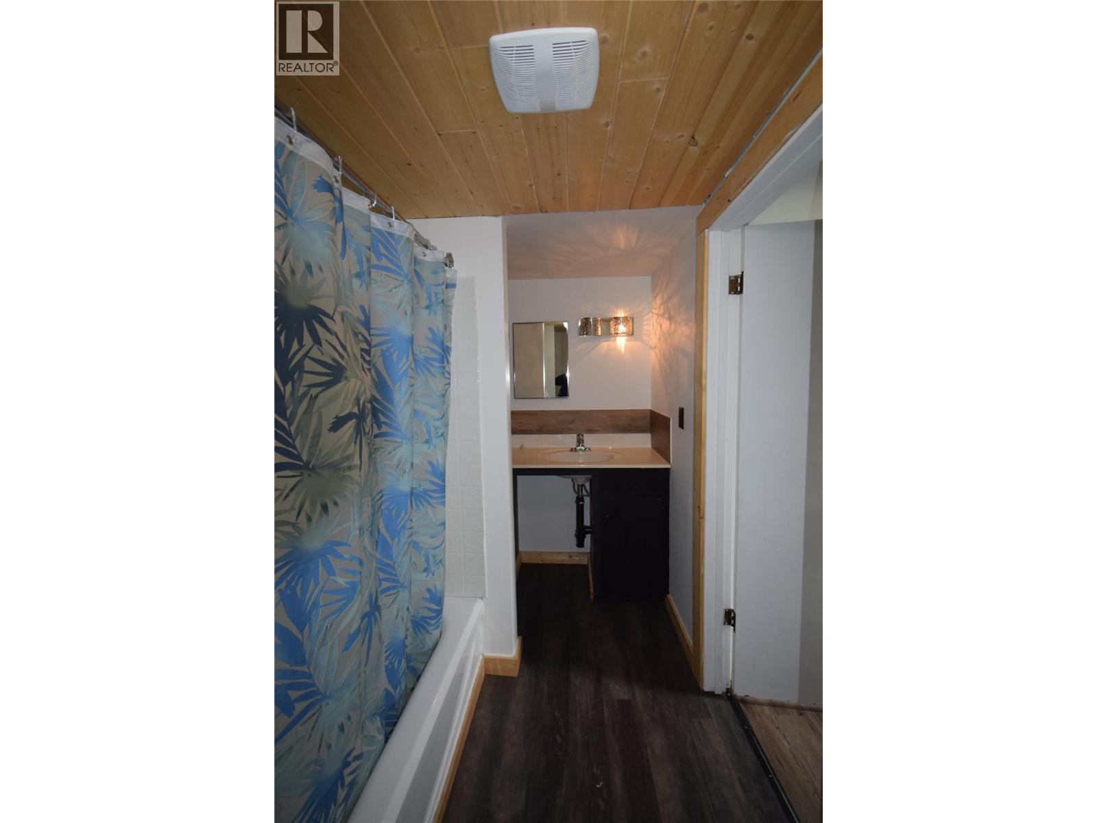 112 Fourth Street, Salmo, British Columbia, V0G1Z0, Salmo, British Columbia — photo 5 of 5