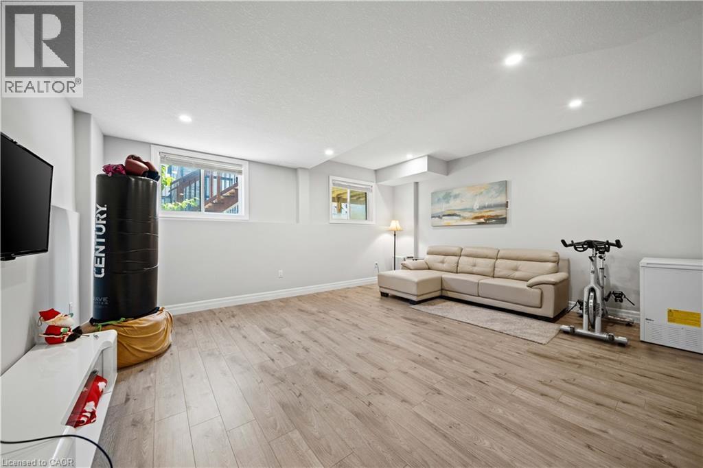 #18 811 SARNIA Road - 29