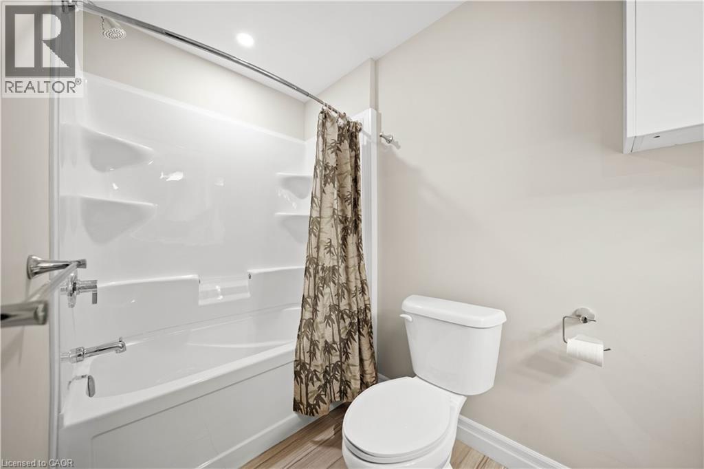 #18 811 SARNIA Road - Image 32
