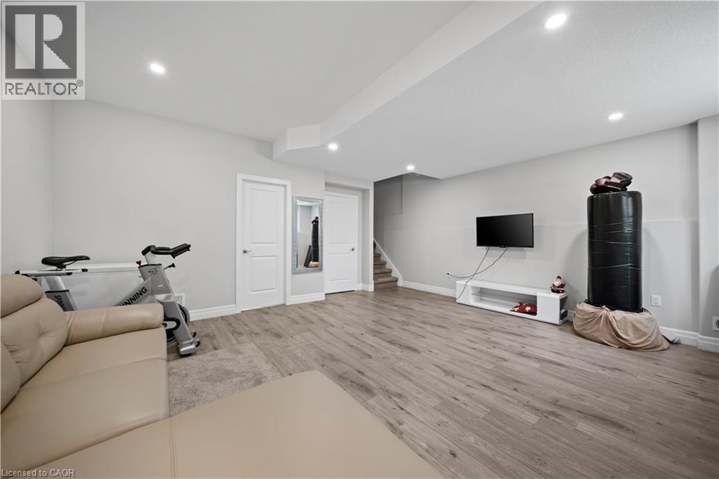 #18 811 SARNIA Road - Image 30
