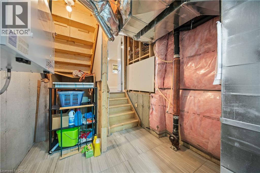#18 811 SARNIA Road - Image 35