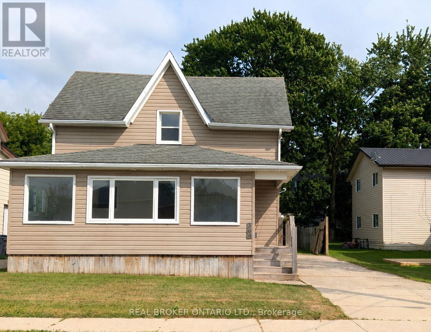 368 WELLINGTON AVENUE S - 1