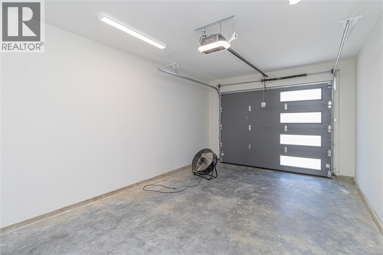 780 Russell Rd - 30