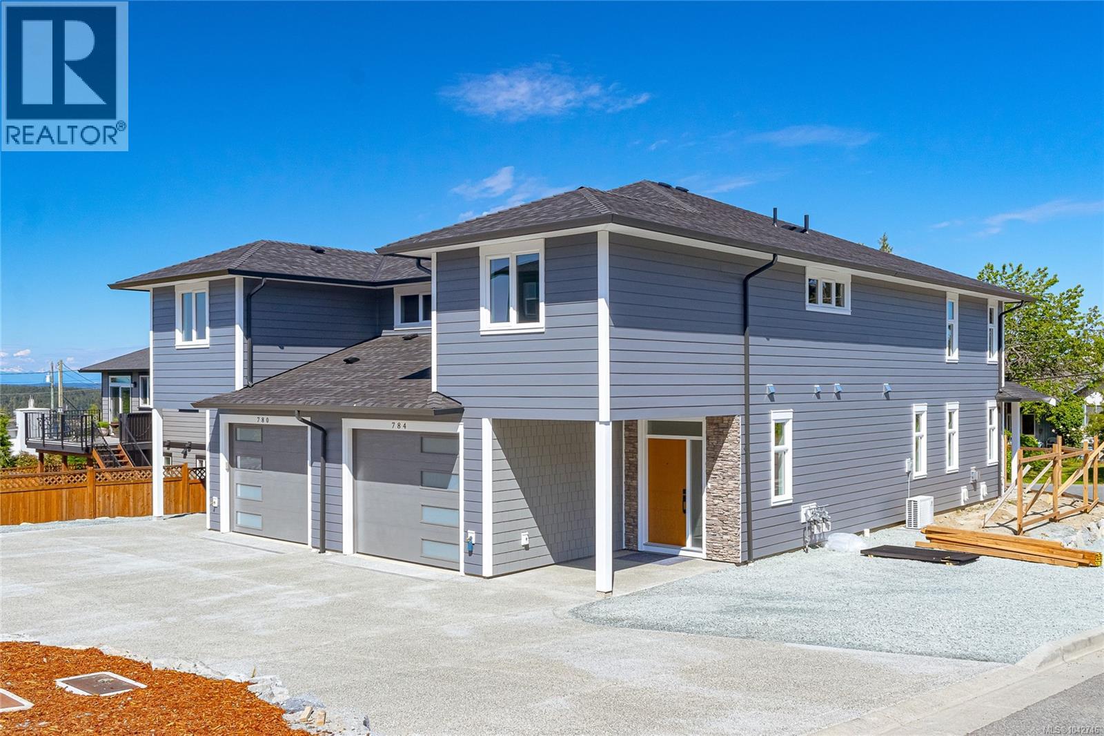 780 Russell Rd, Ladysmith