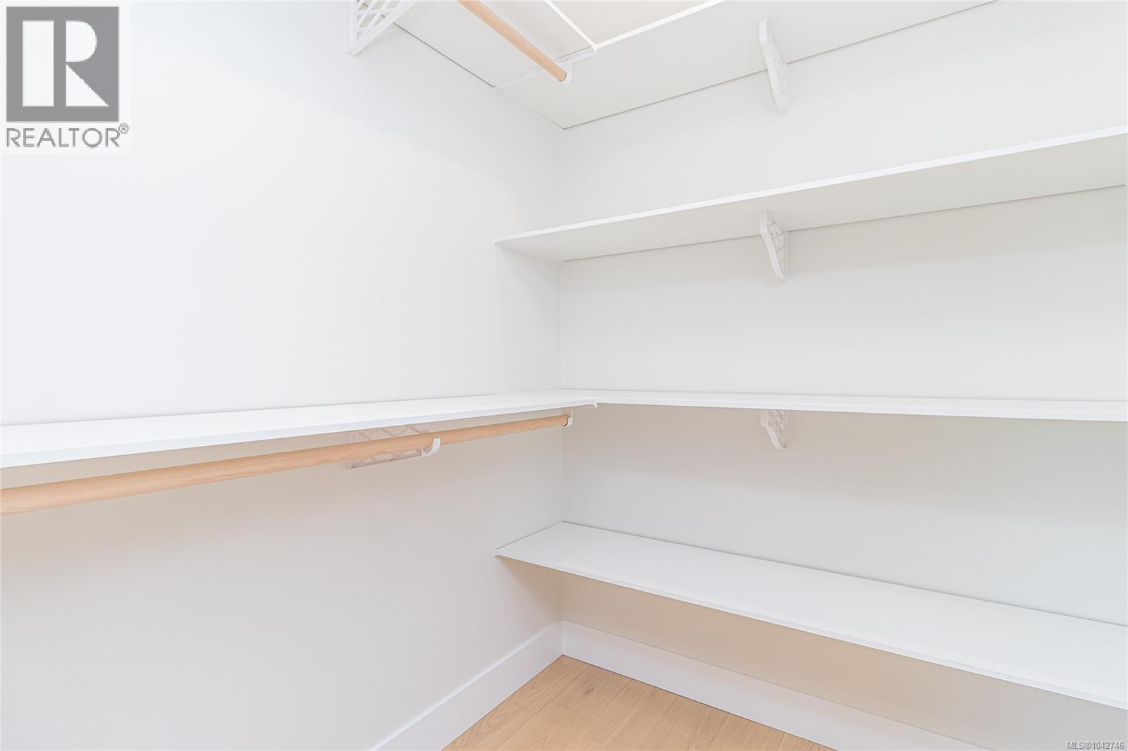 780 Russell Rd, Ladysmith
