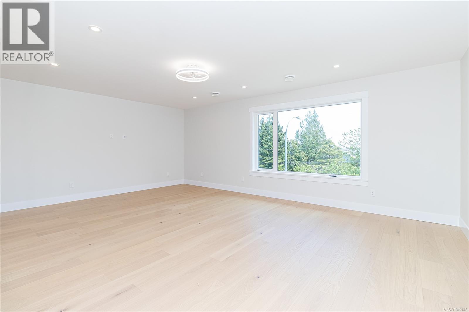 780 Russell Rd - 21