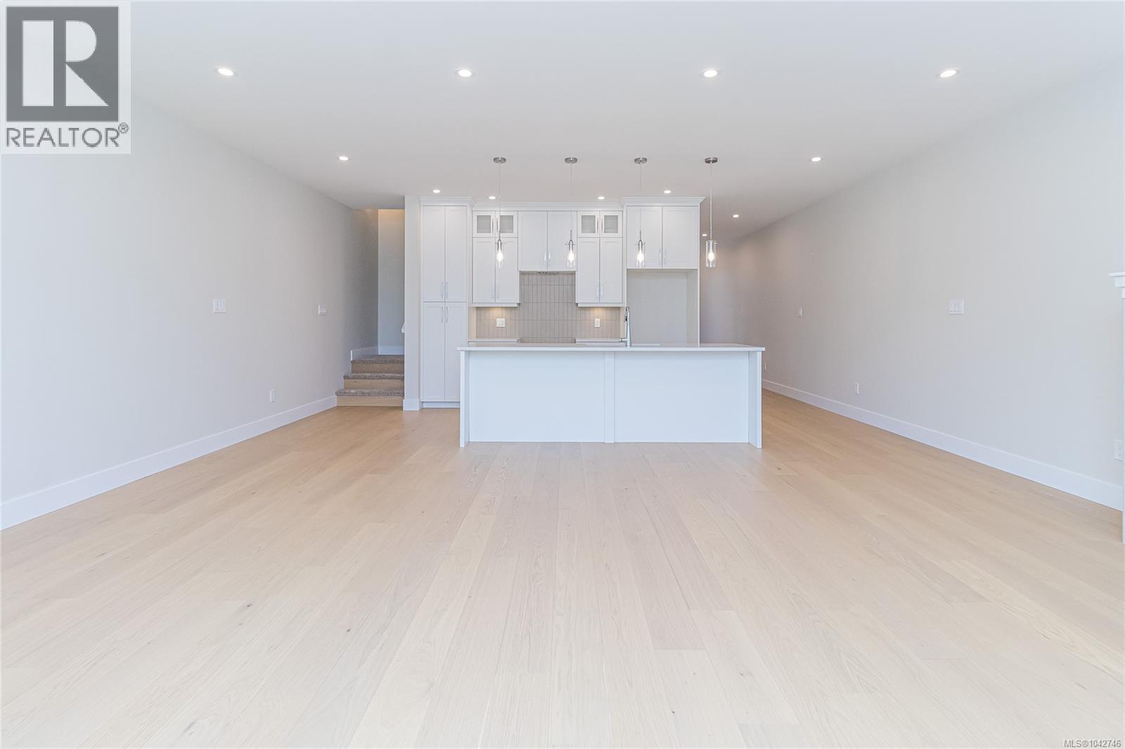 780 Russell Rd - 11