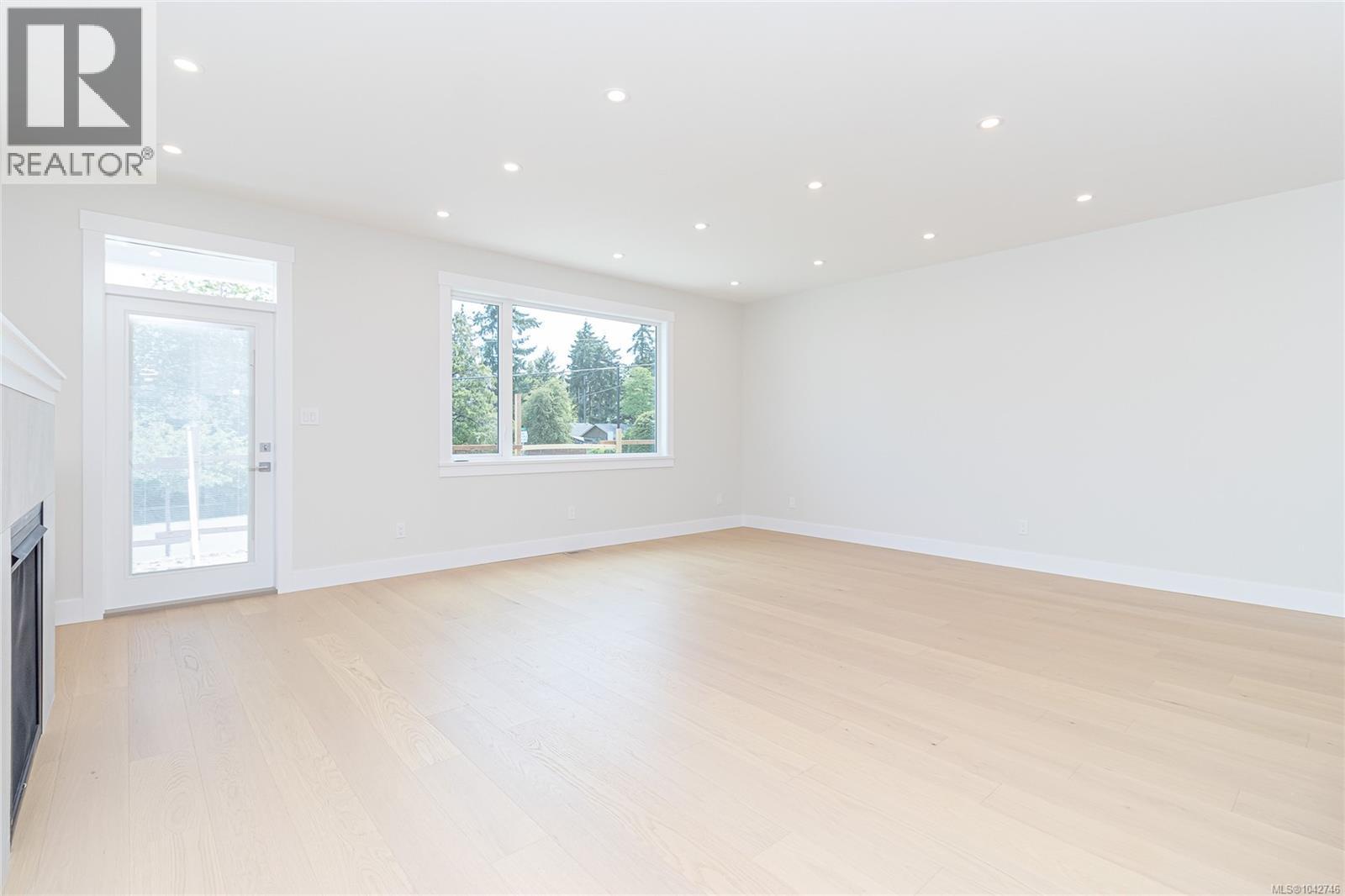 780 Russell Rd, Ladysmith