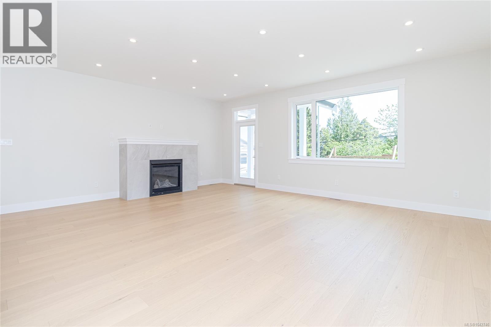 780 Russell Rd - 7