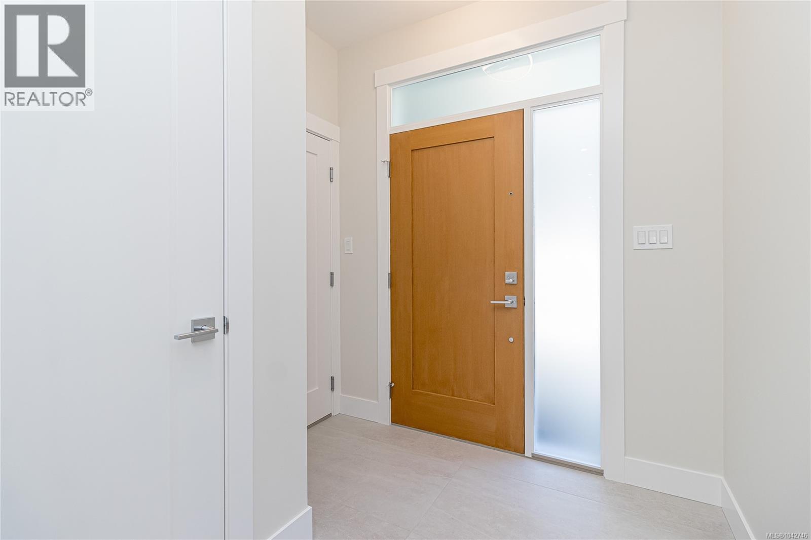 780 Russell Rd - 6