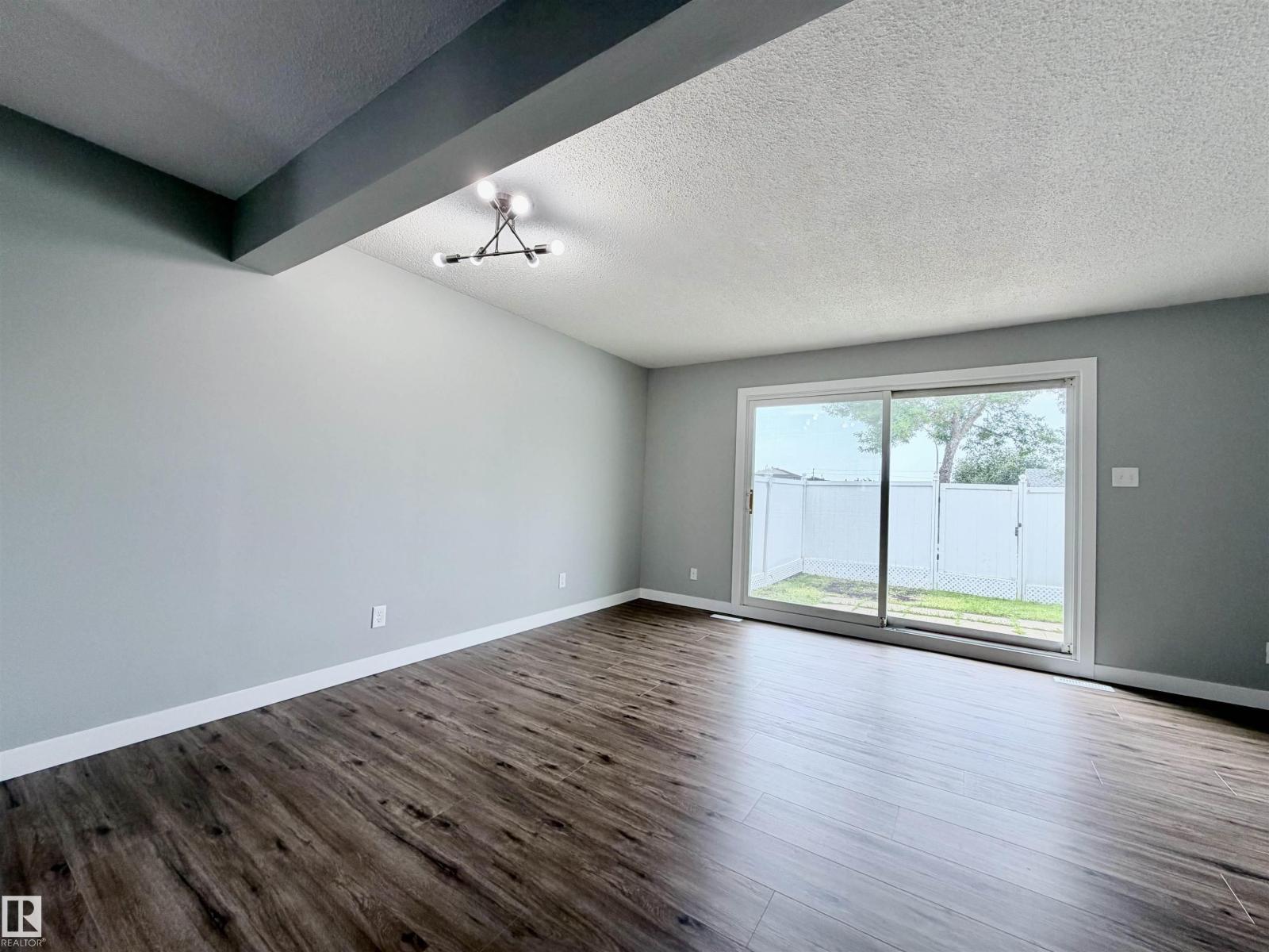 11430 139 AV NW - 18