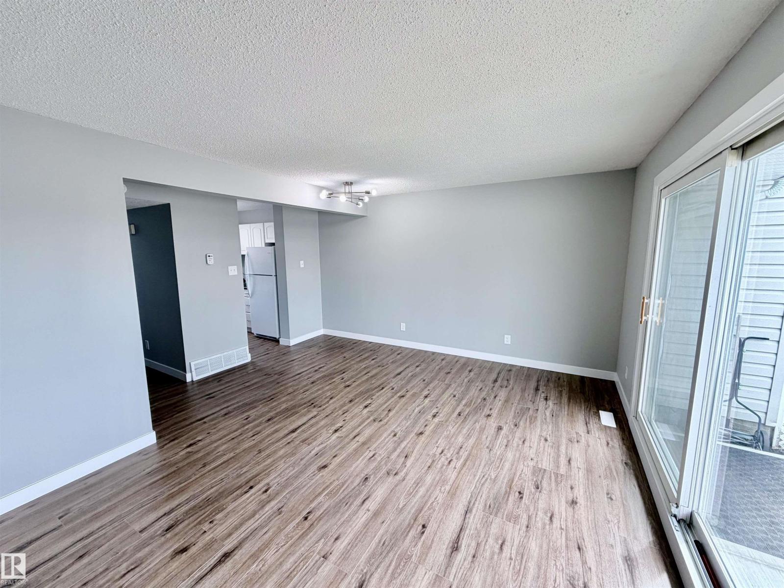 11430 139 AV NW - 6
