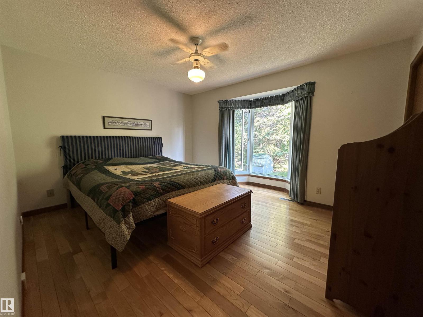 2340 28 AV SW - Image 24