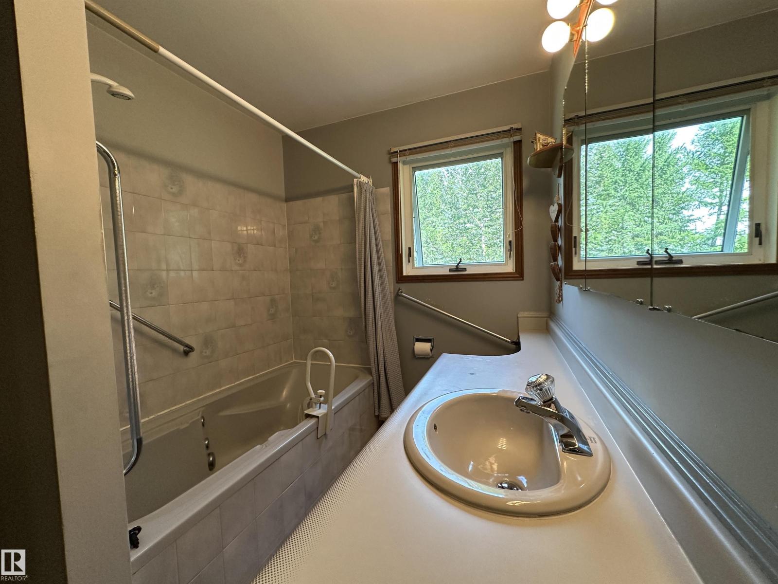 2340 28 AV SW - Image 28