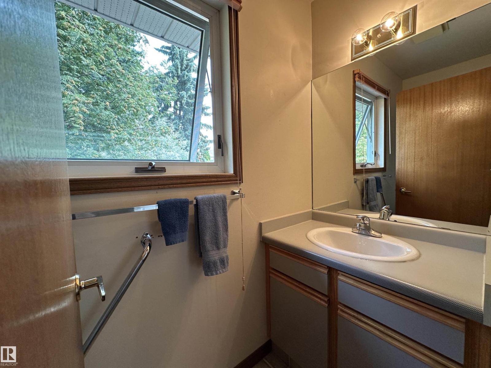2340 28 AV SW - Image 31