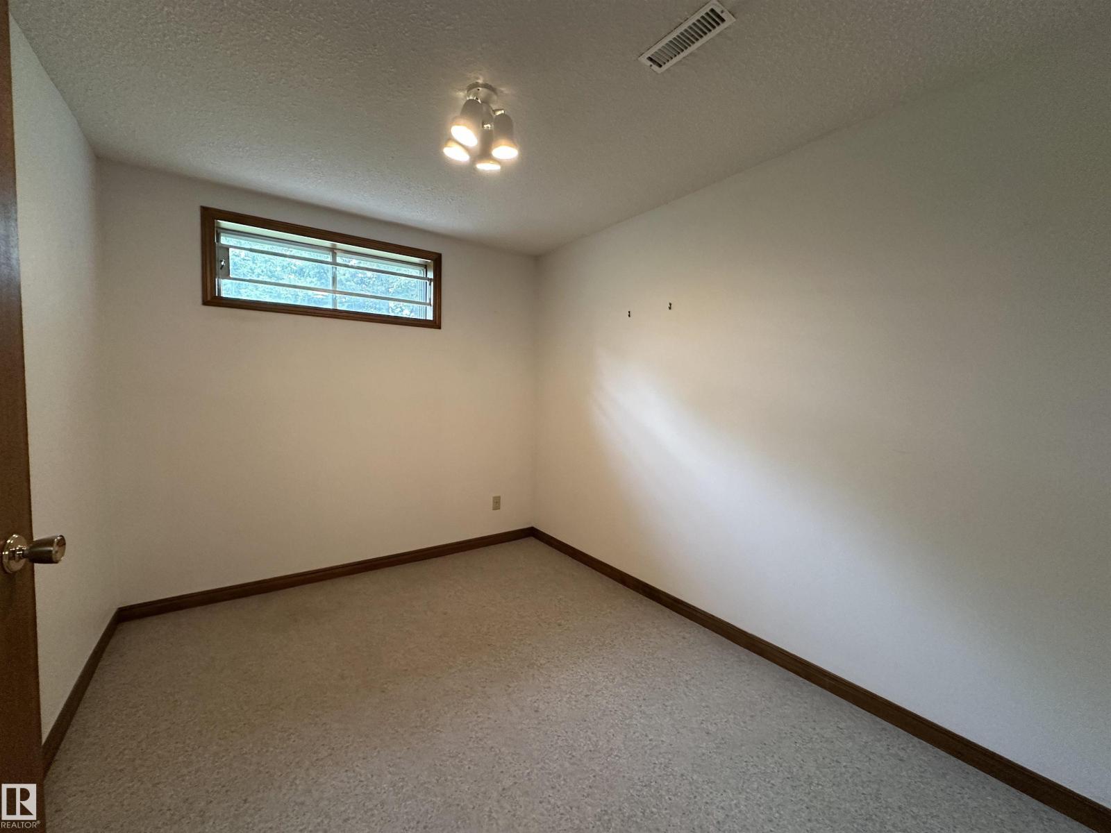 2340 28 AV SW - Image 35