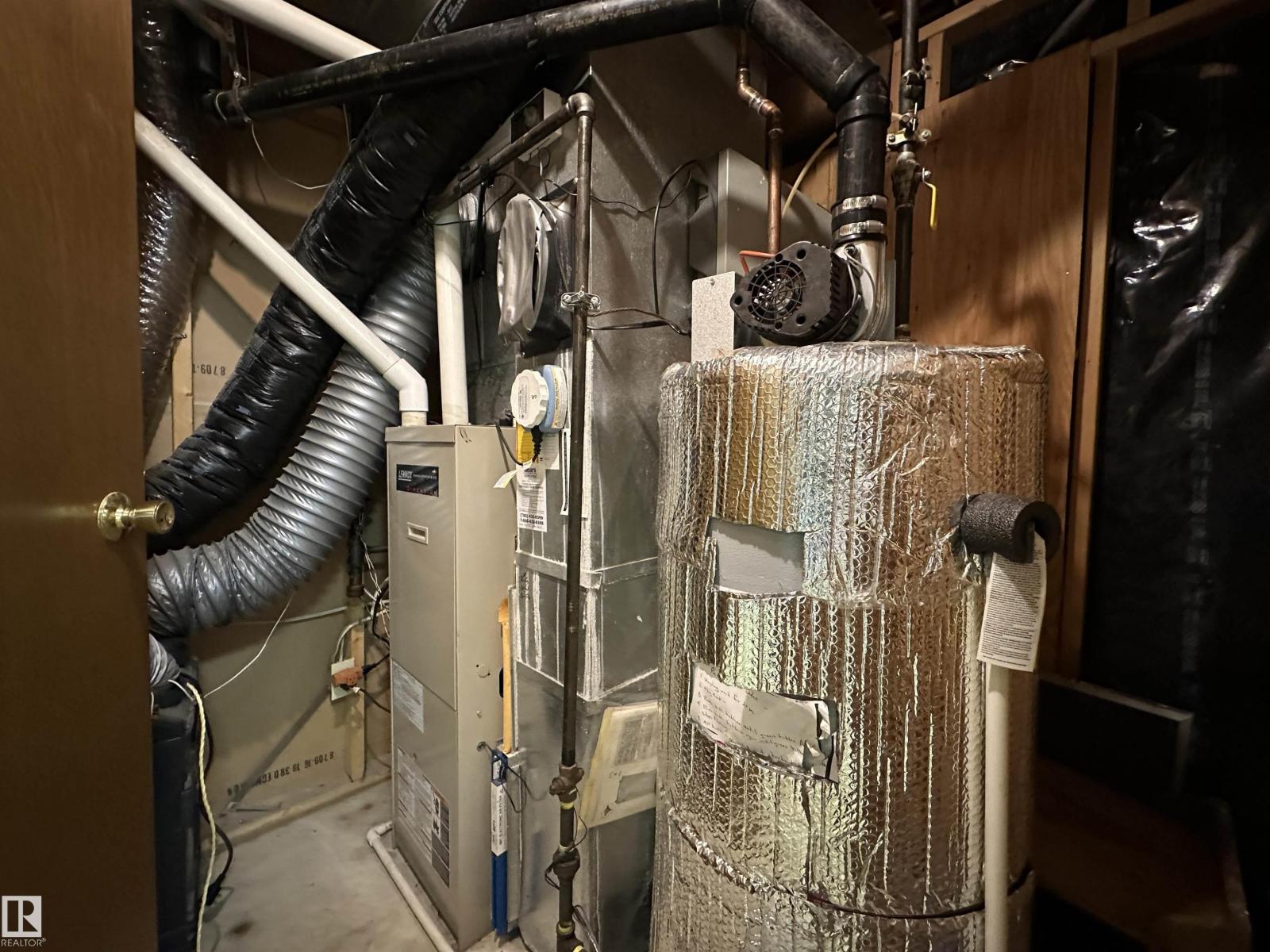 2340 28 AV SW - Image 38