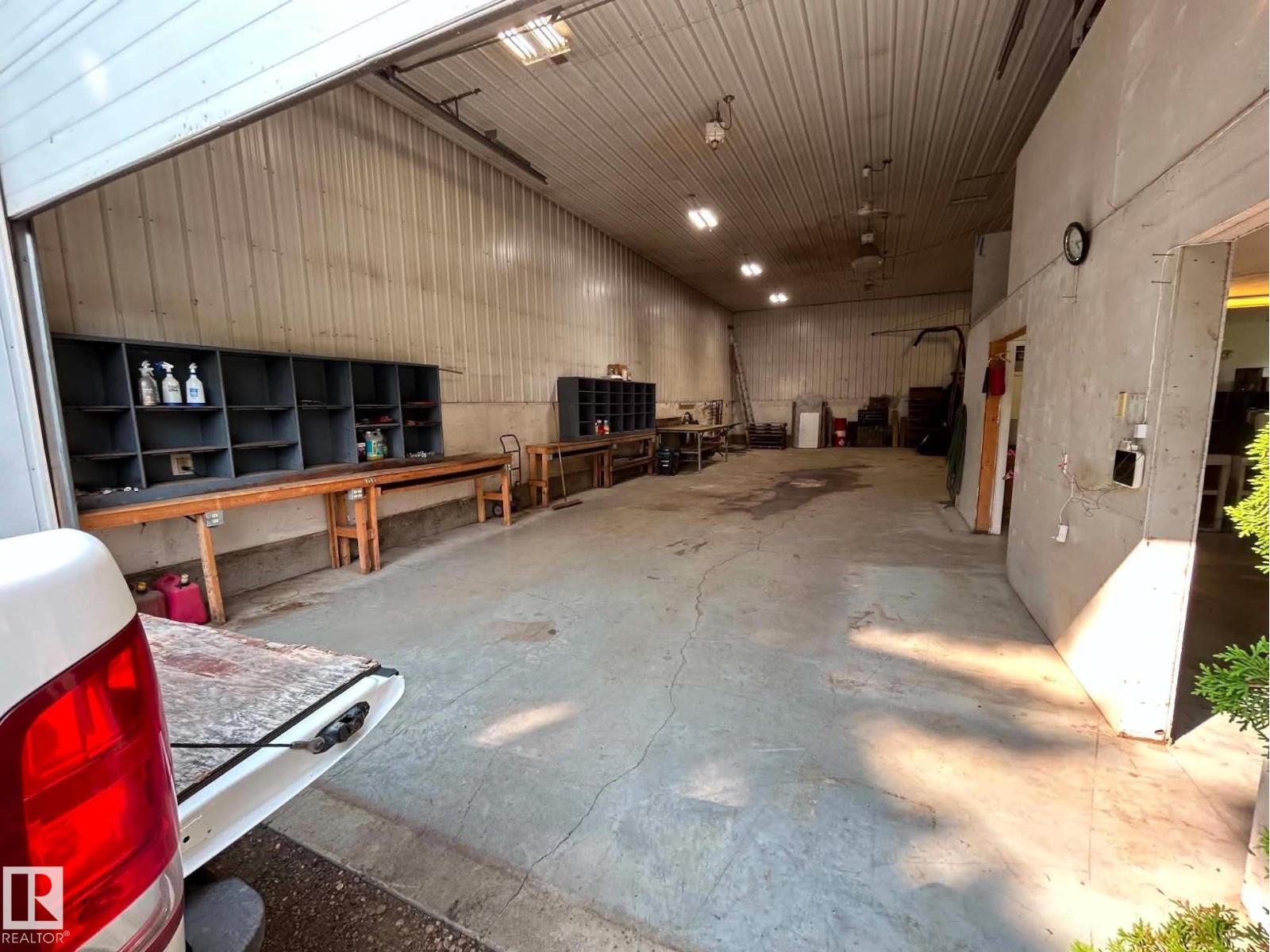 2340 28 AV SW - Image 49