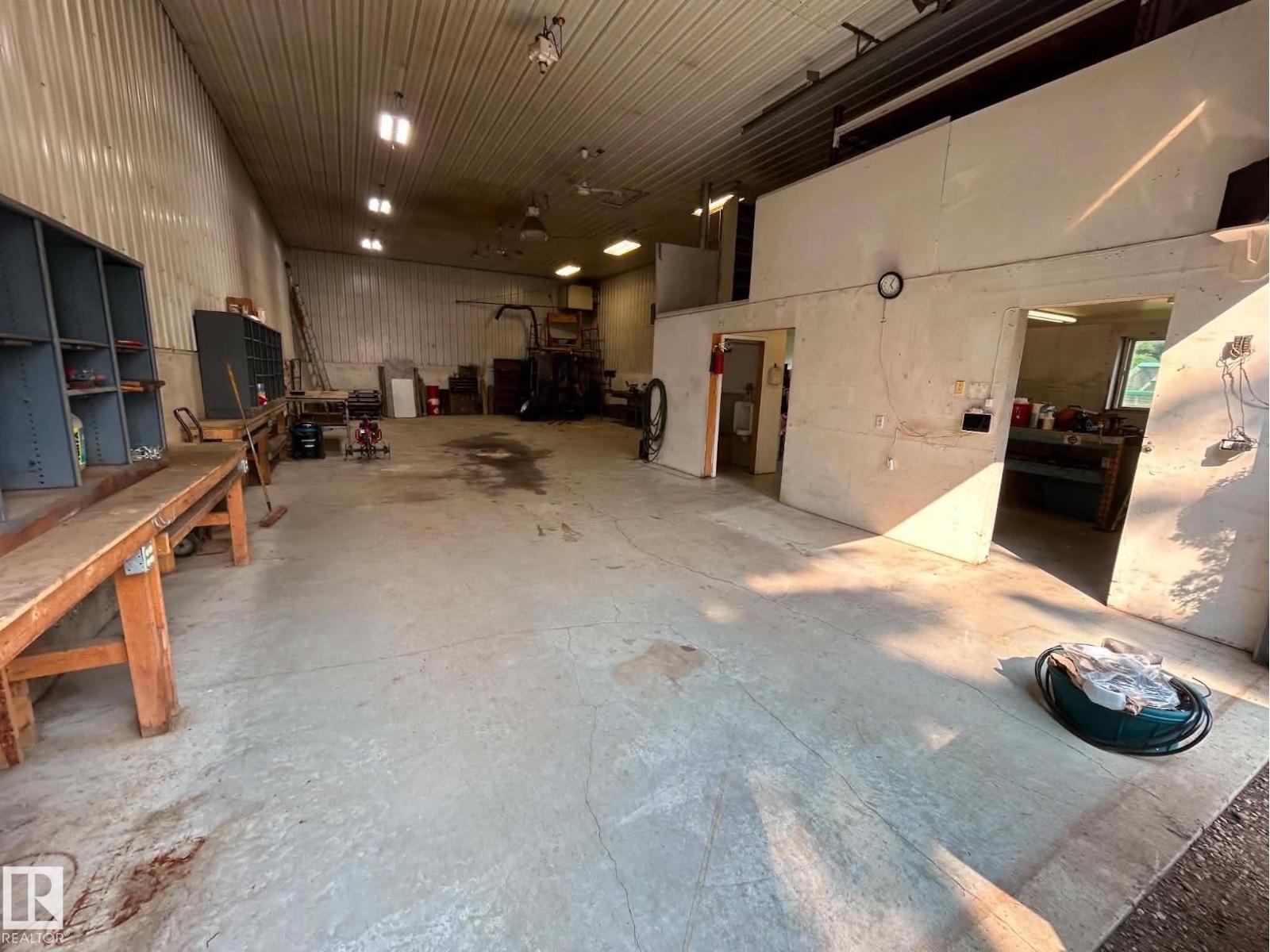 2340 28 AV SW - Image 50