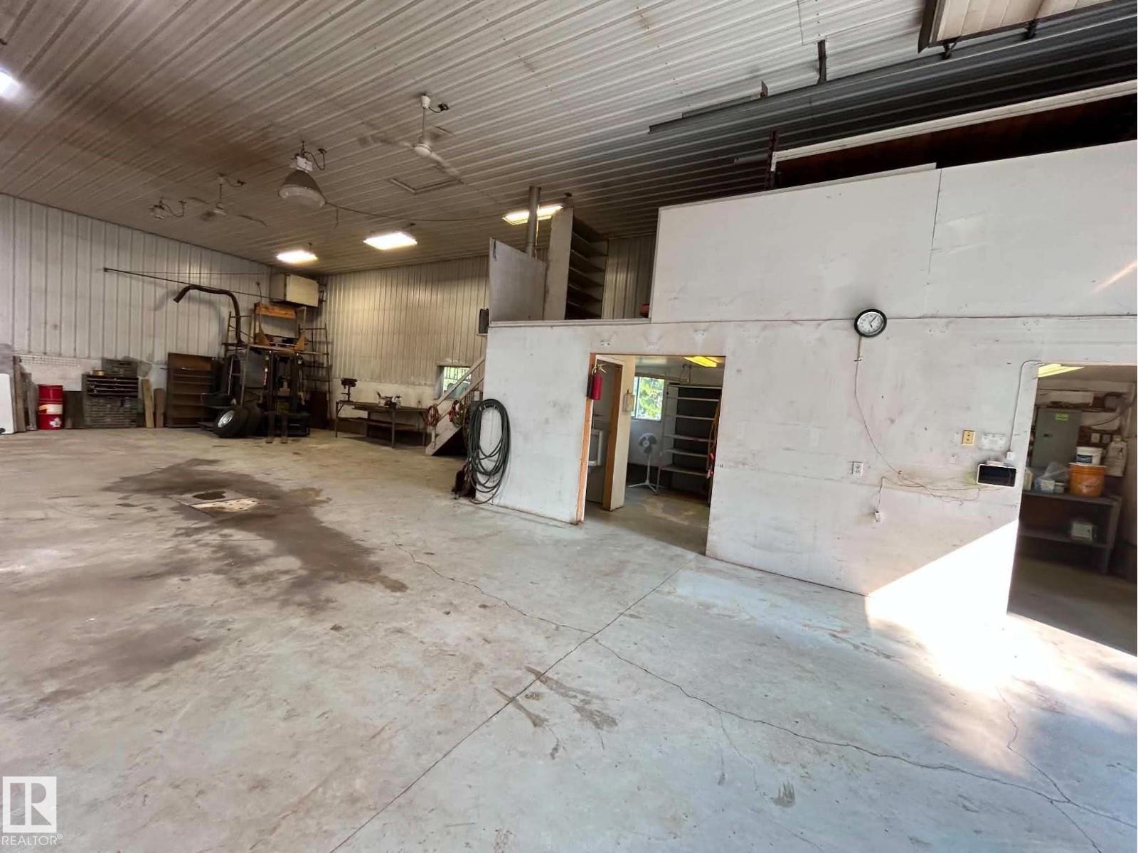 2340 28 AV SW - Image 51