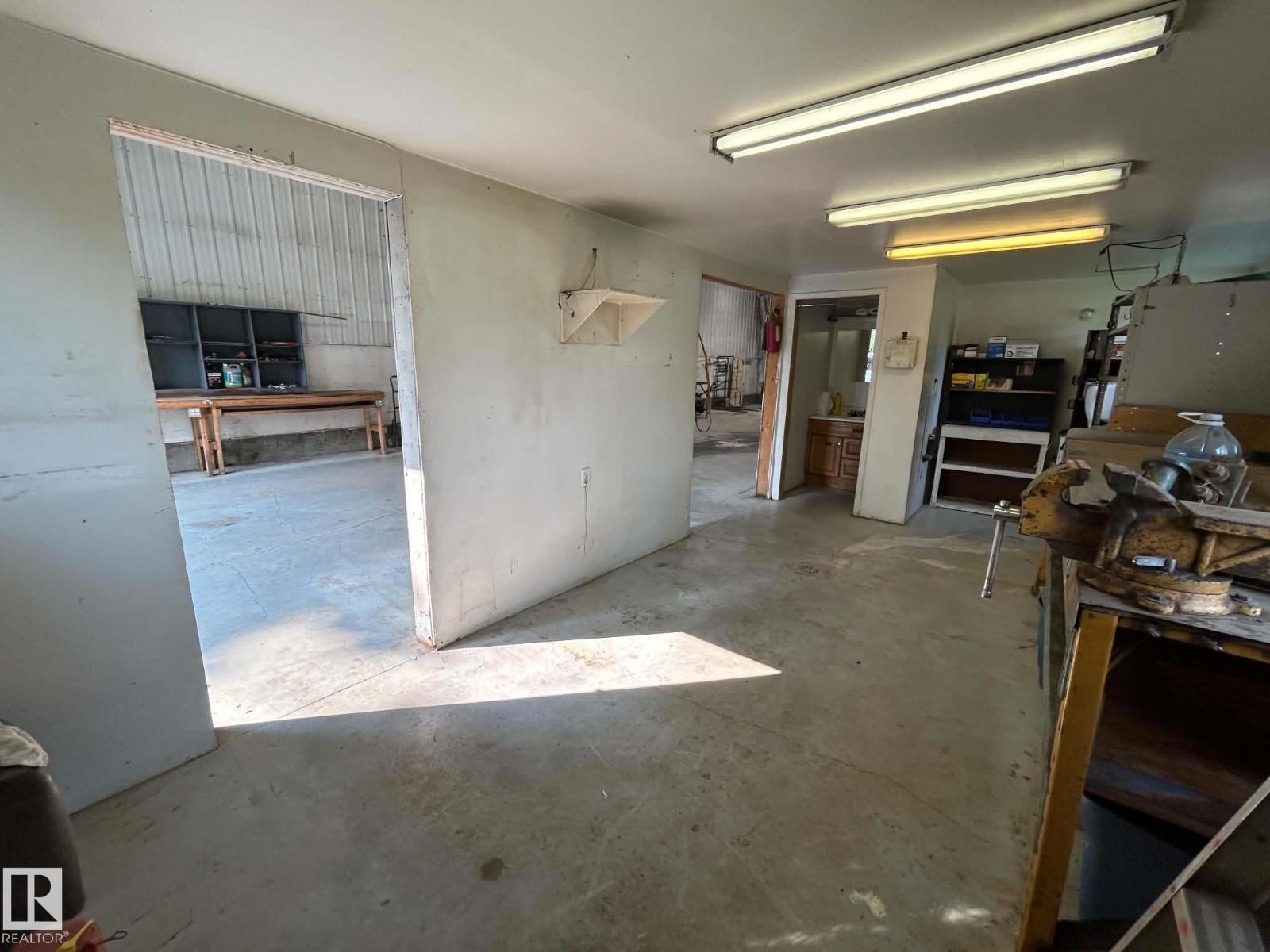 2340 28 AV SW - Image 52
