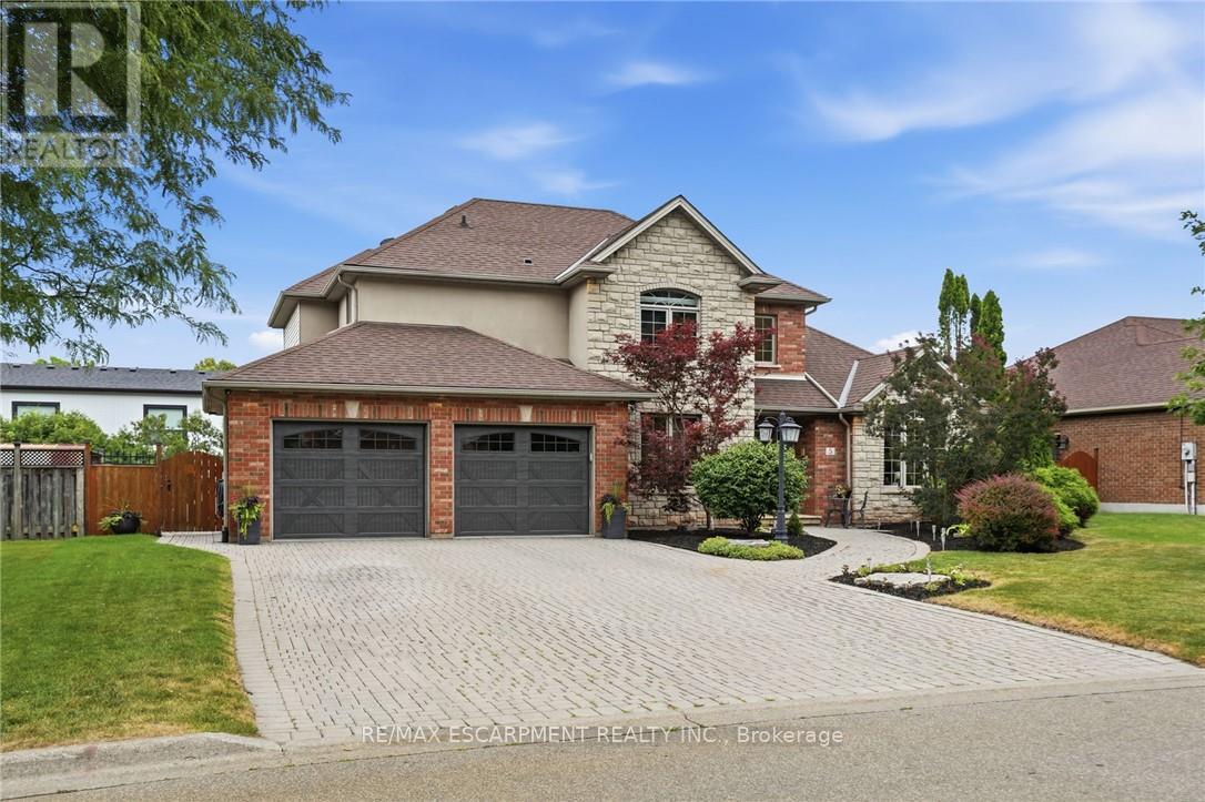 5 MANOR CRESCENT - 1