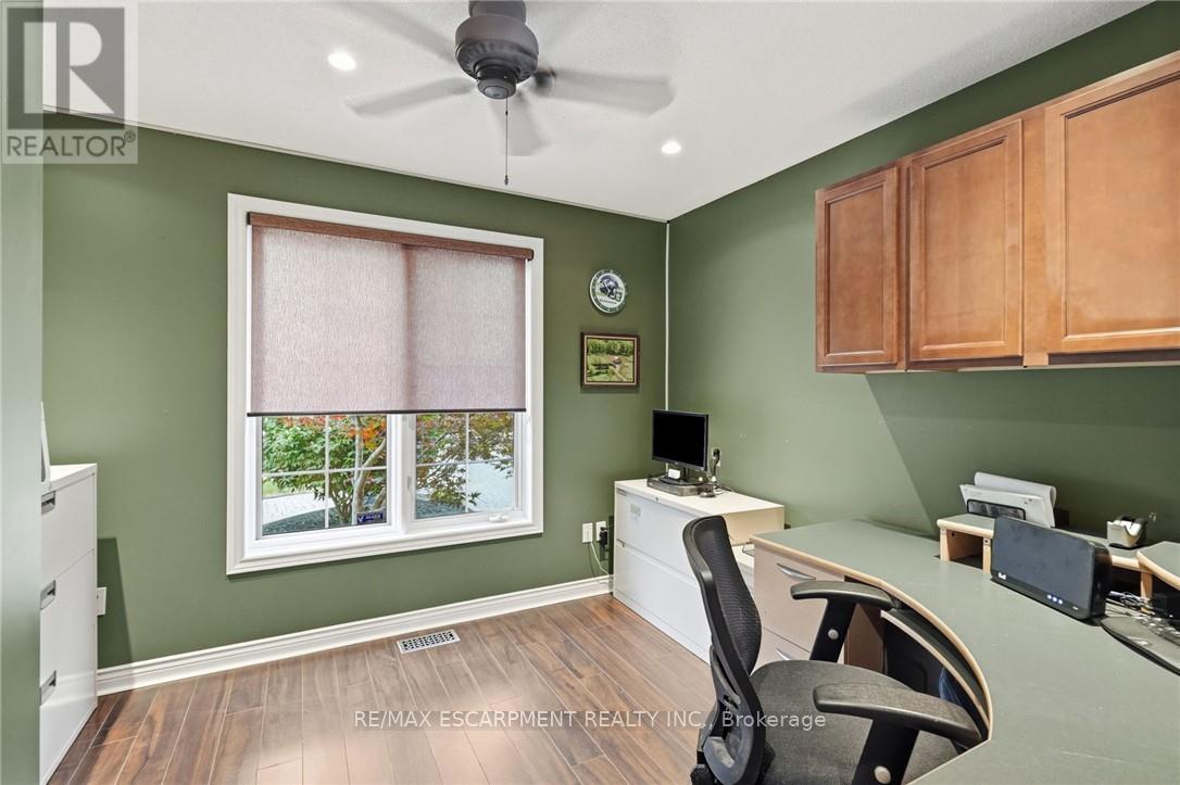 5 MANOR CRESCENT - 16