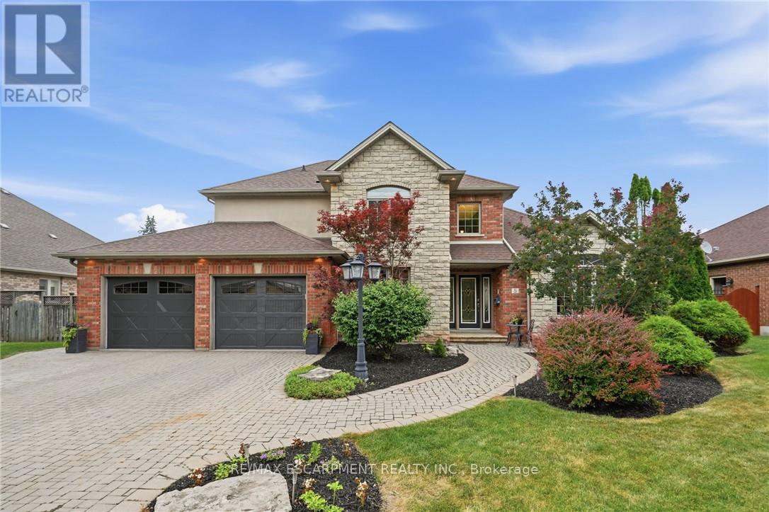 5 MANOR CRESCENT - 2