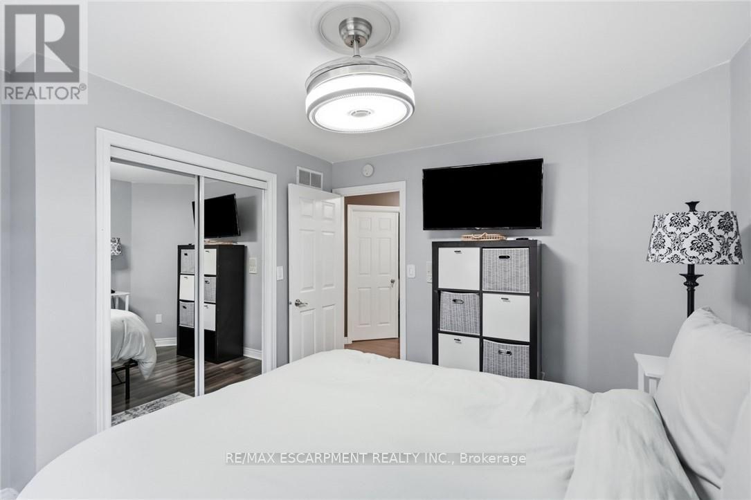 5 MANOR CRESCENT - 22