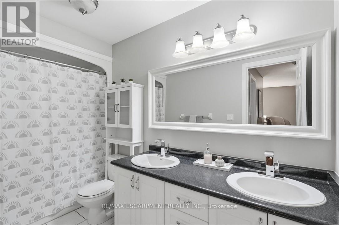 5 MANOR CRESCENT - 24