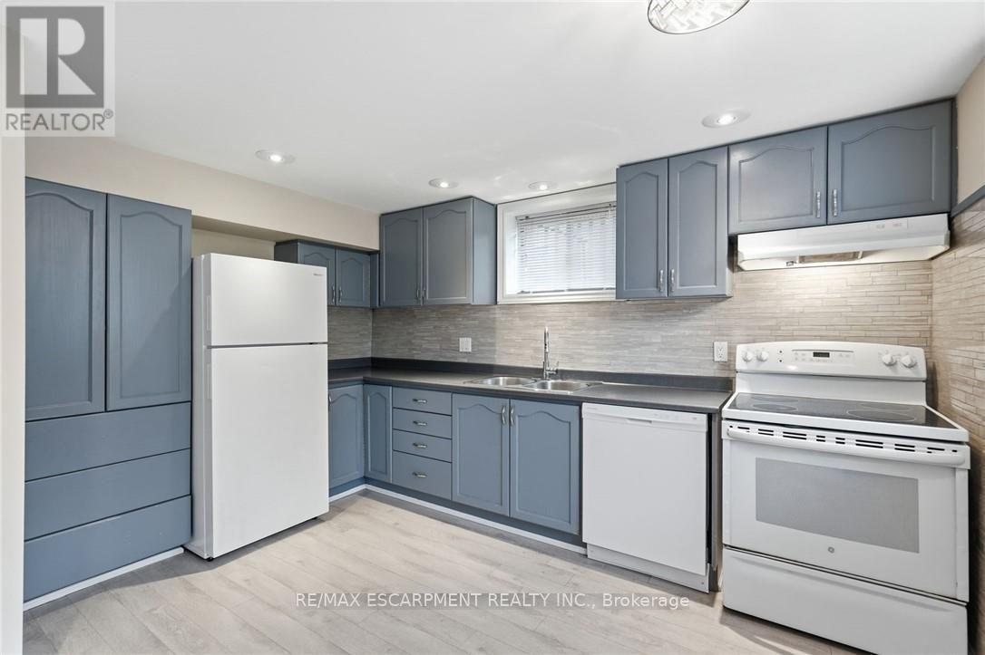 5 MANOR CRESCENT - 25