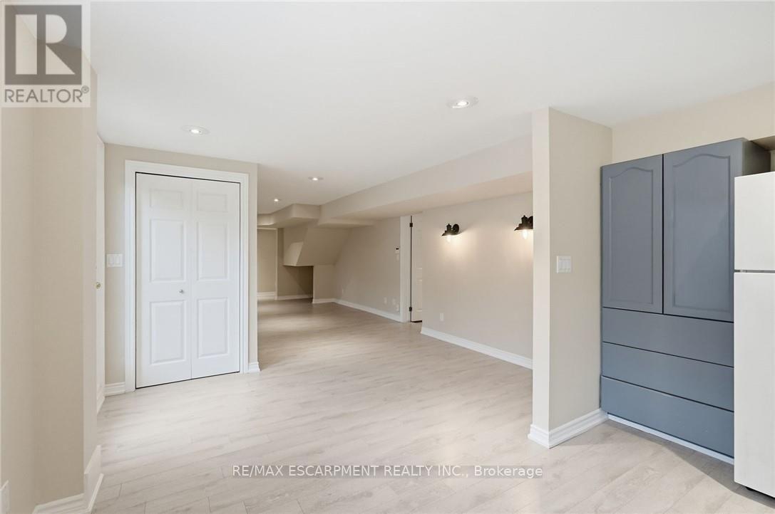 5 MANOR CRESCENT - 27