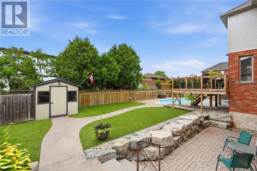 5 MANOR CRESCENT - 36