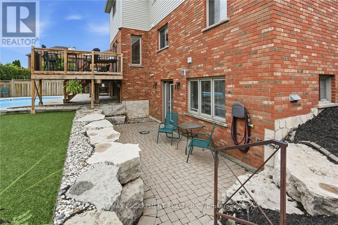 5 MANOR CRESCENT - 37