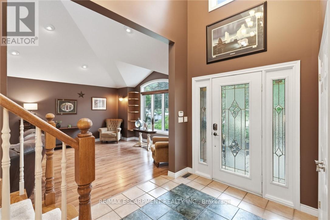 5 MANOR CRESCENT - 5