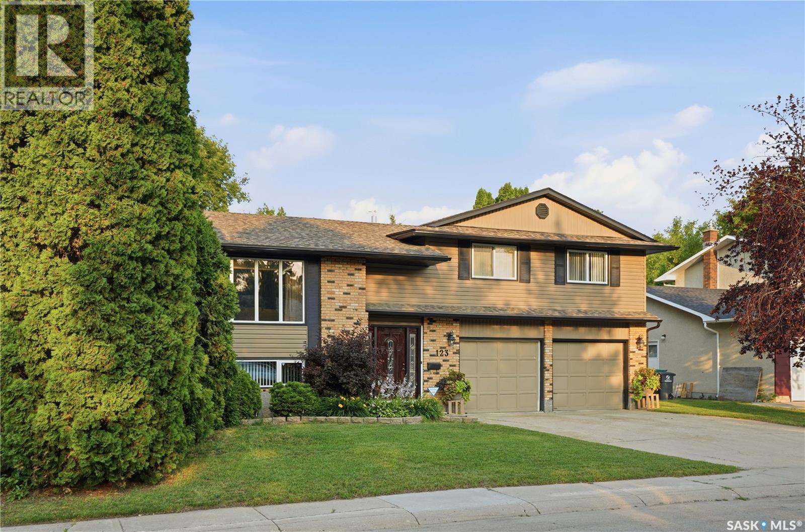 123 TRENT CRESCENT, Saskatoon — photo 3