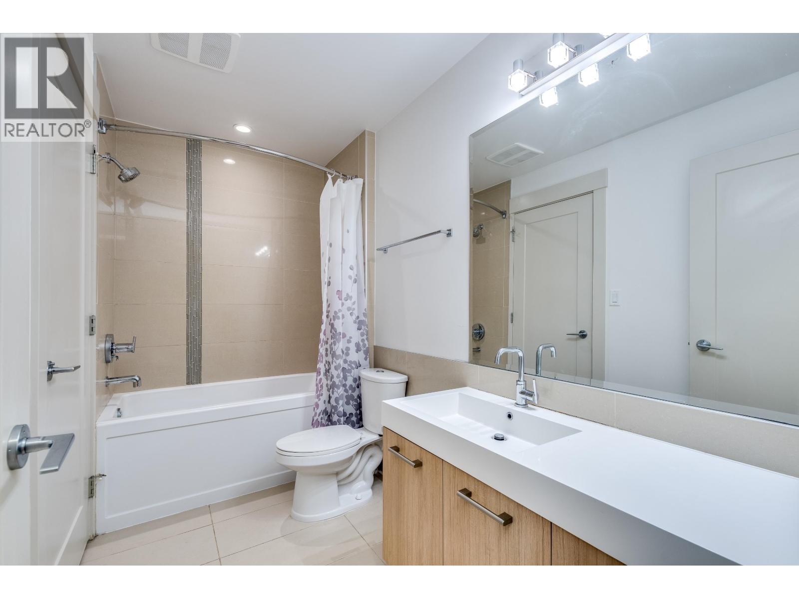 201 2214 KELLY AVENUE, Port Coquitlam