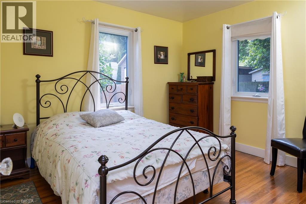 260 ROBINSON Street - Image 11