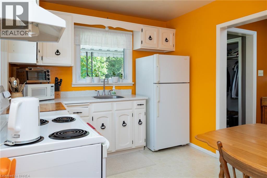 260 ROBINSON Street - Image 15