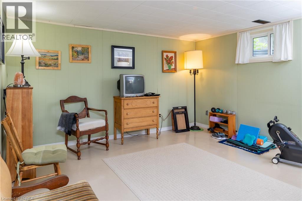 260 ROBINSON Street - Image 17