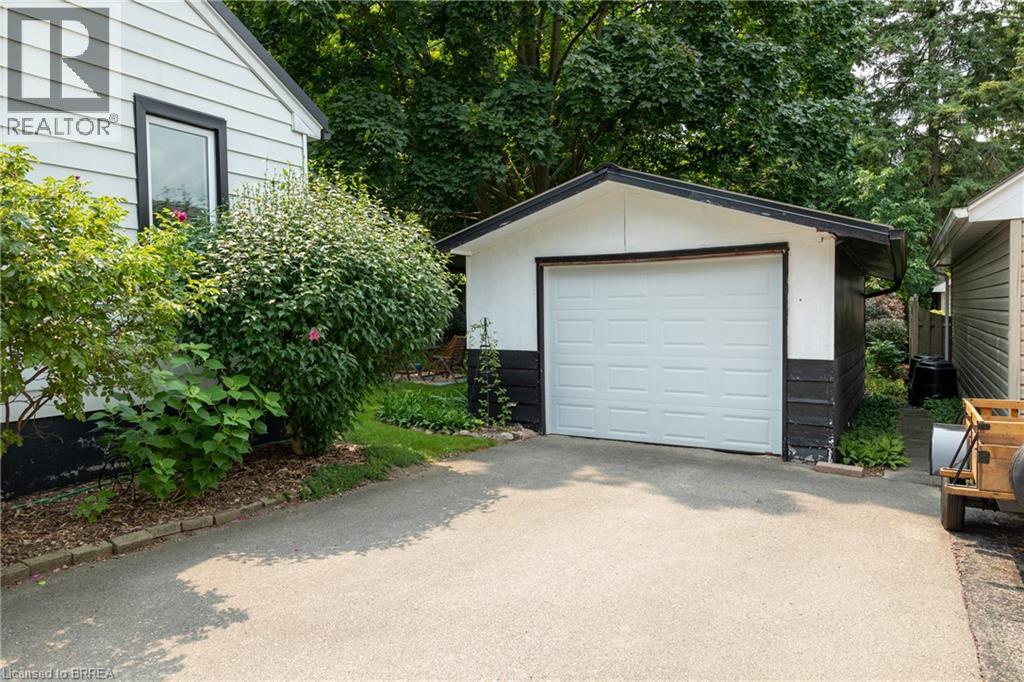 260 ROBINSON Street - 4